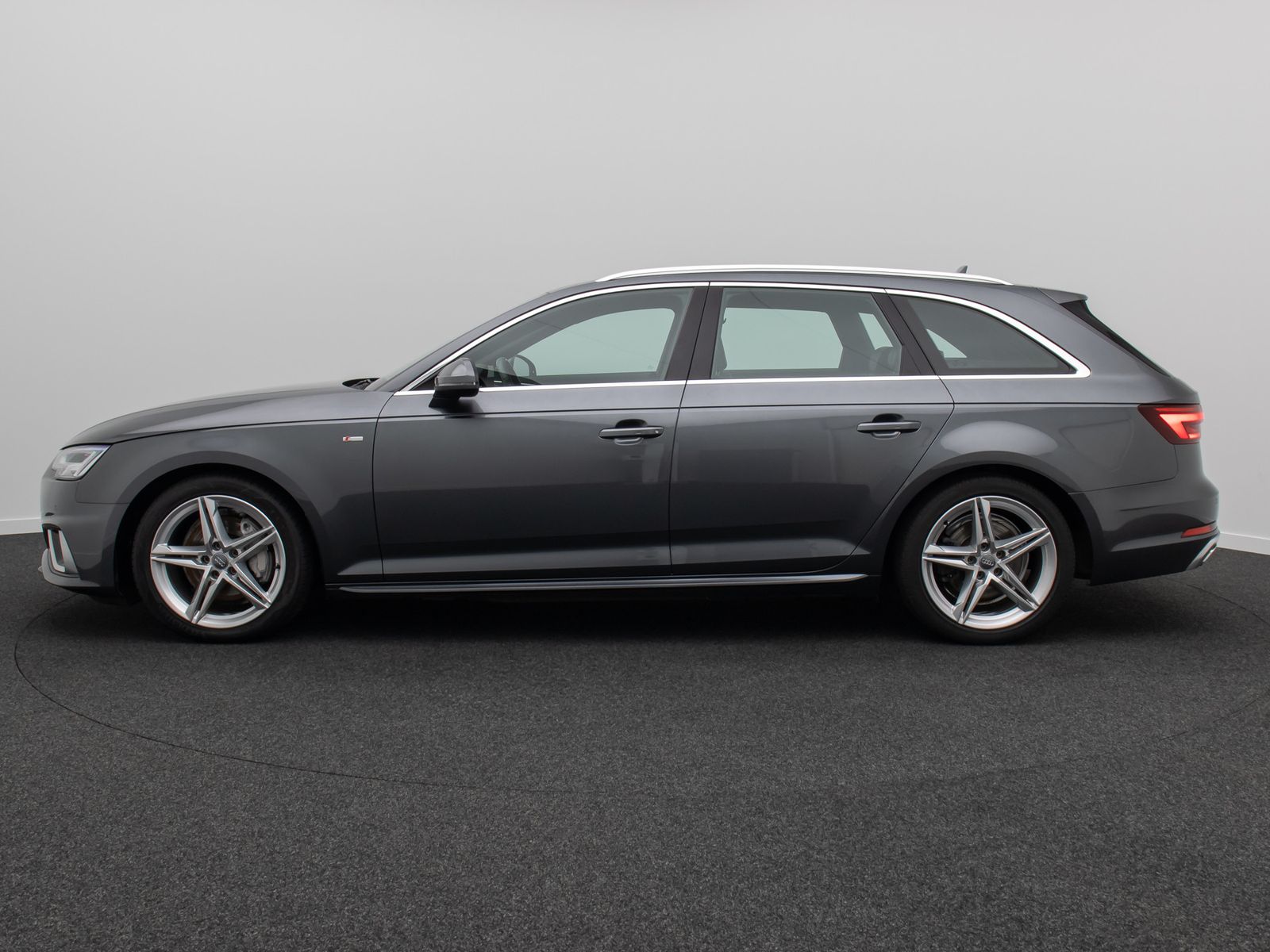 Fahrzeugabbildung Audi A4 quattro SLine Kamera DAB Massage Panorama 18"