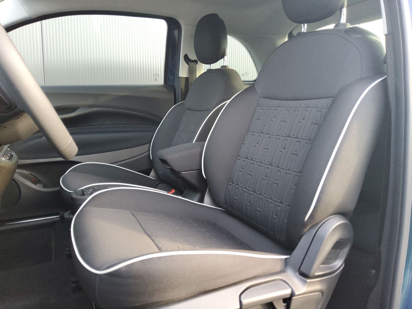 Fahrzeugabbildung Fiat 500e LED SHZ PDC DAB 360°DroneView Keyless CarPl