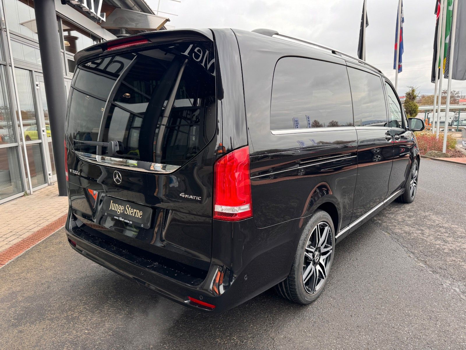 Fahrzeugabbildung Mercedes-Benz V 300 4MATIC AVA ED AMG Extral AIRMATIC Stdh AHK