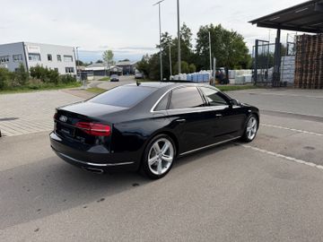 Audi A8 - 8