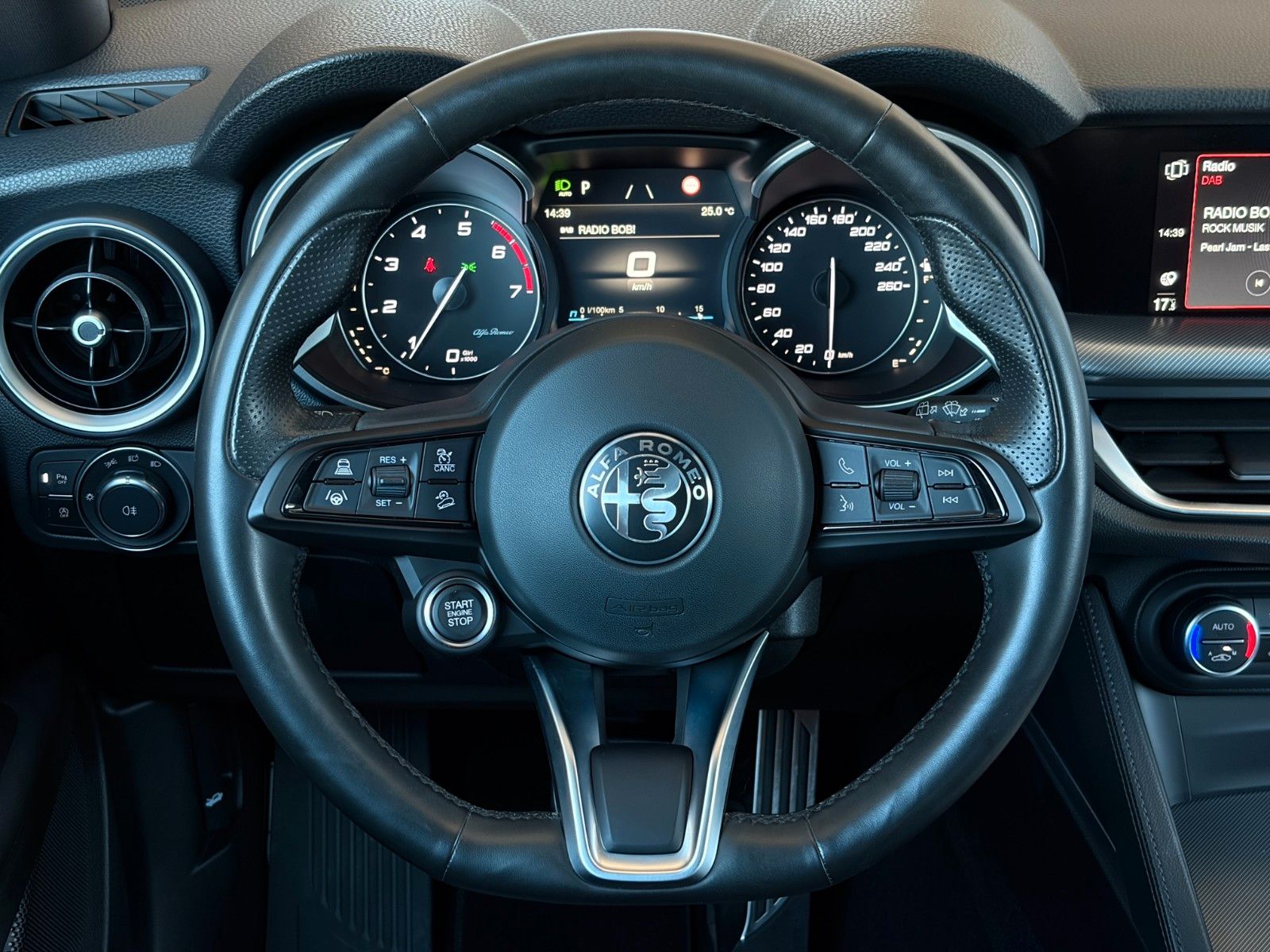 Fahrzeugabbildung Alfa Romeo Stelvio Veloce 2.0 Turbo Q4 Memory Leder CAM ACC