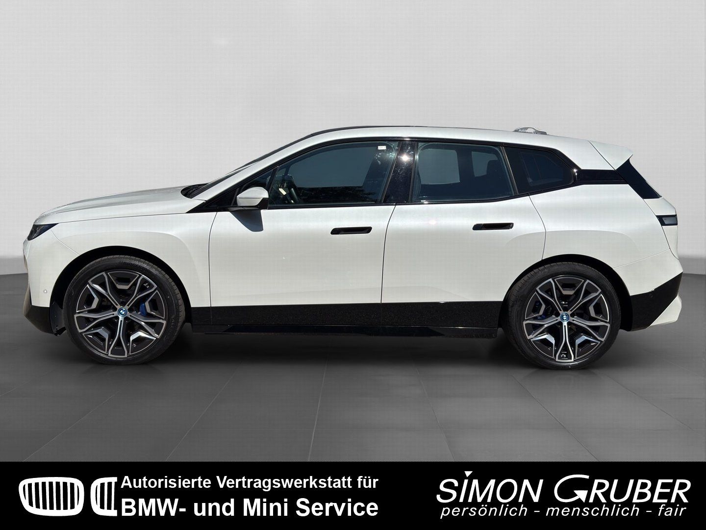 Fahrzeugabbildung BMW iX xDrive50 Sport PanoSky H&K HUD Laser AHK