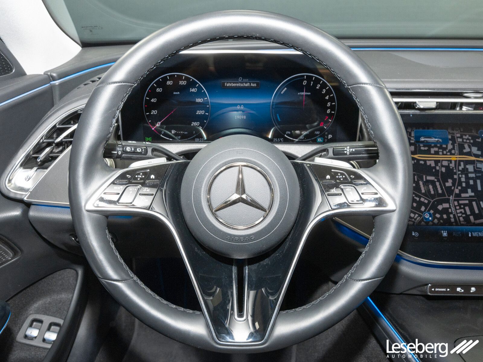 Mercedes-Benz E 300 e T Avantgarde Adv. LED AHK Distro Kamera foto 19