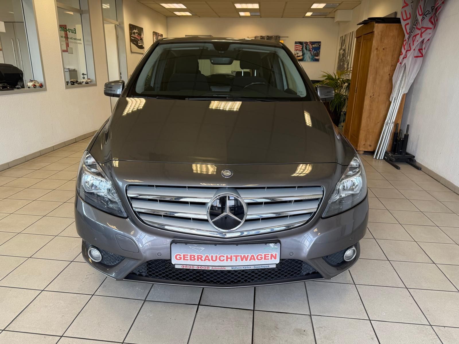 Fahrzeugabbildung Mercedes-Benz MB  B 180 / NAVI/AUTOMATIK