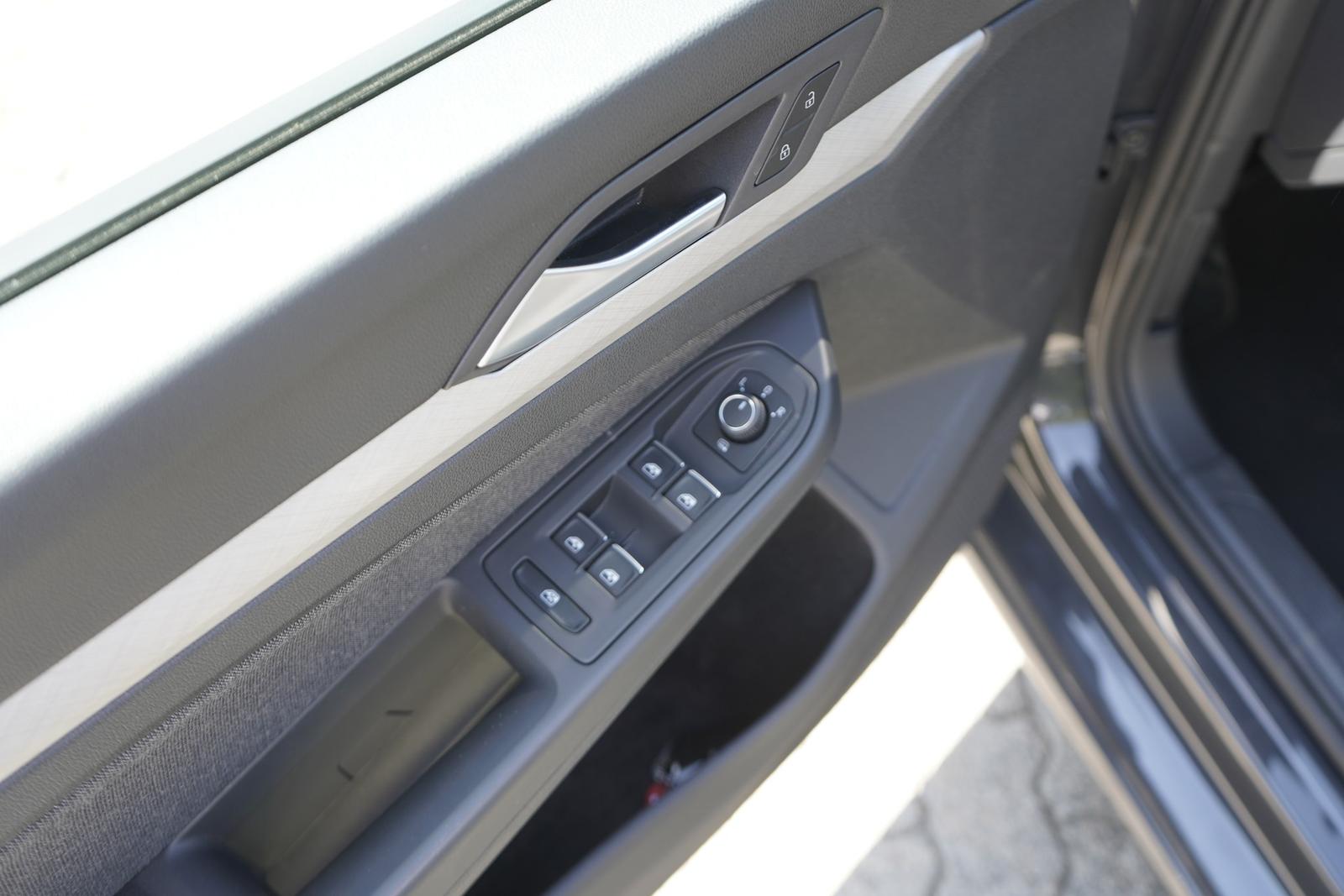 Volkswagen Golf VIII 1.5 TSI Life LED Navi Sitzheizung DAB, миниатюра 23