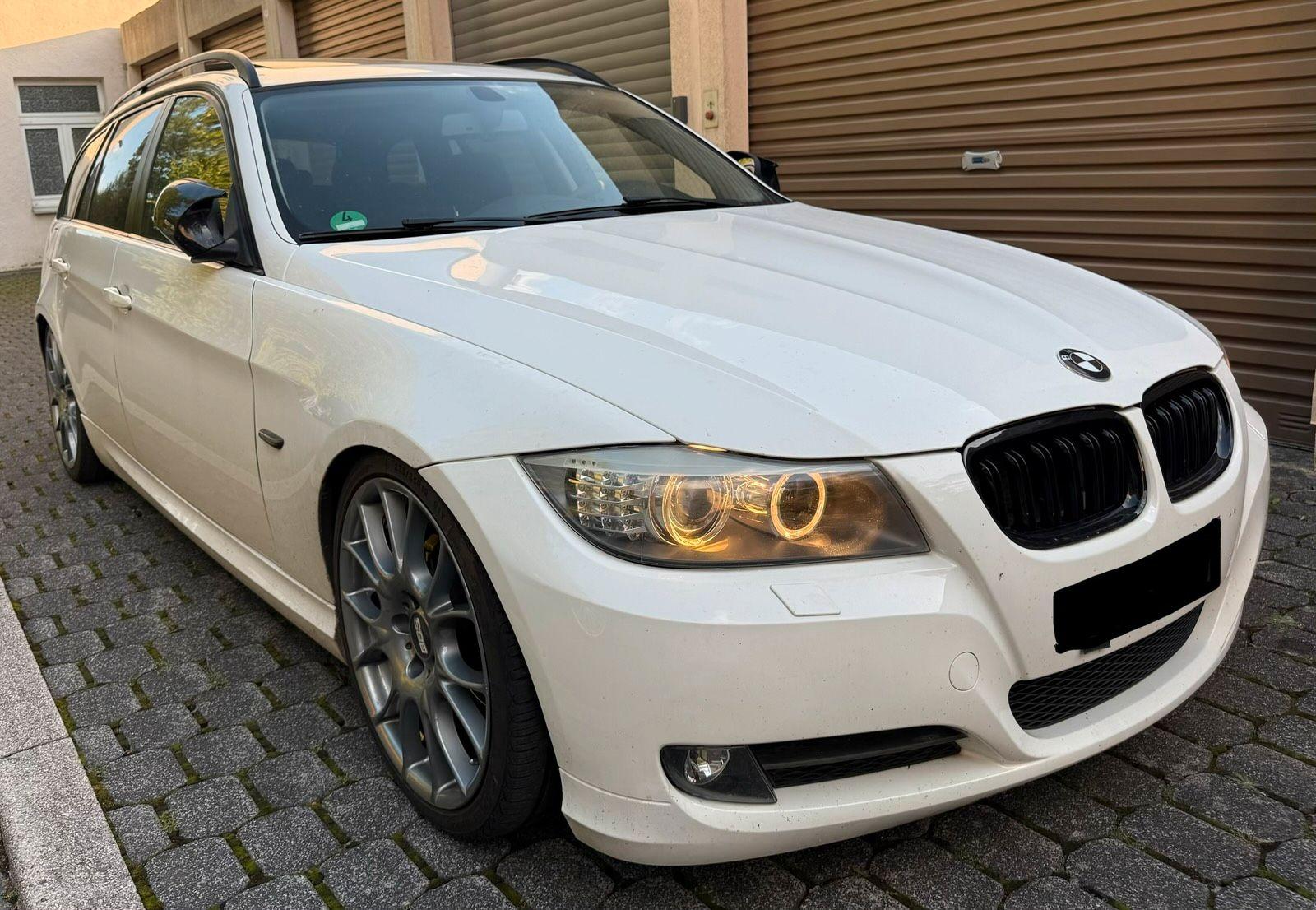BMW 320 2009 — interior