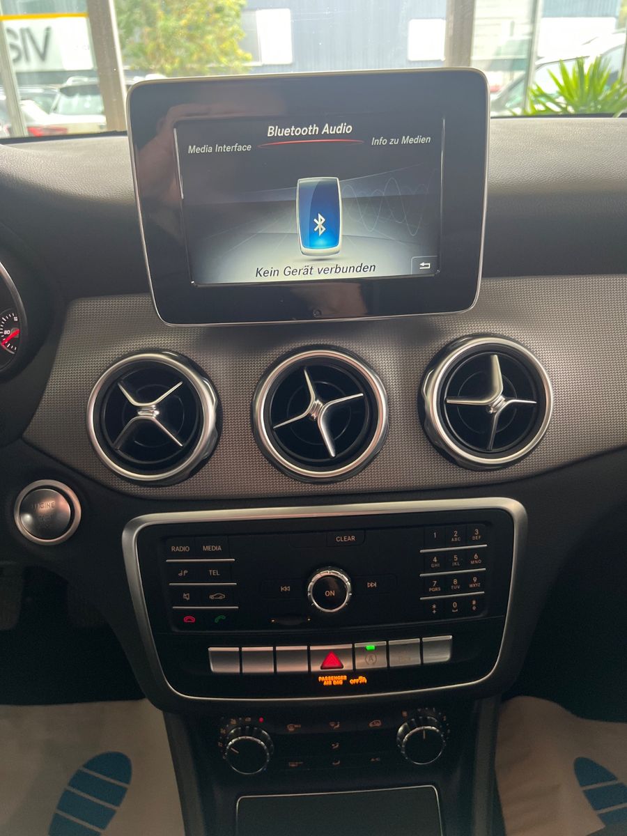 Fahrzeugabbildung Mercedes-Benz GLA 200 * SPORT-LINE URBAN * 1.HAND *