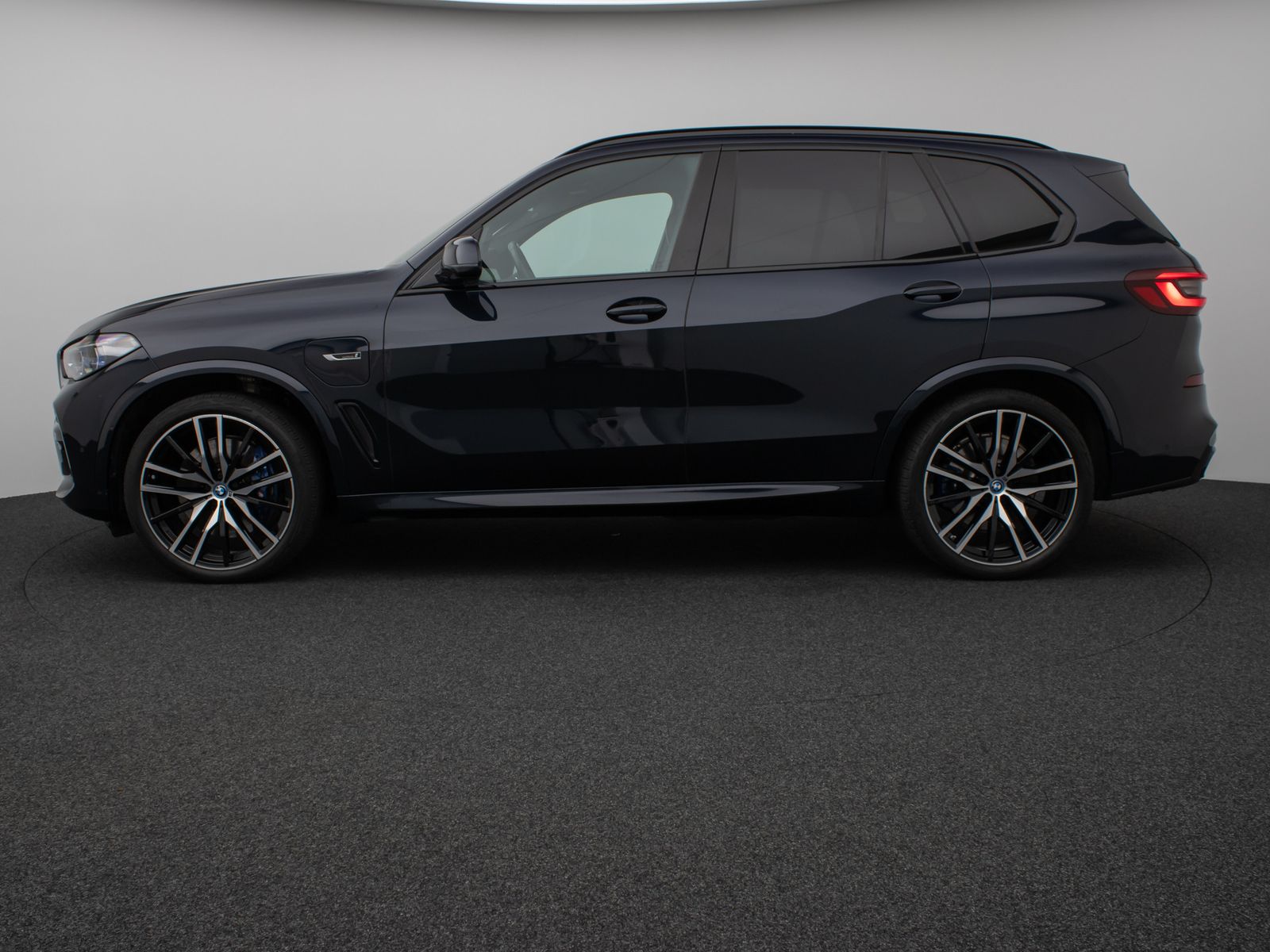 Fahrzeugabbildung BMW X5 xD45e M Sport Kamera Laser HUD DAB HiFi ACC