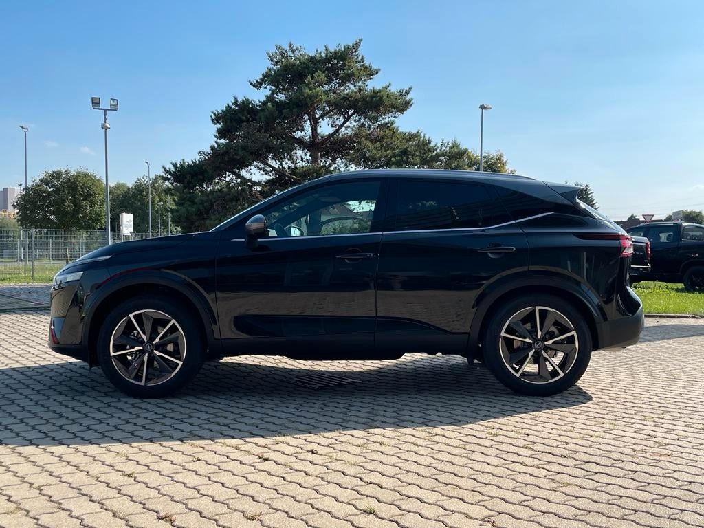 Fahrzeugabbildung Nissan Qashqai 1.3 DIG-T AT 4WD Tekna BOSE+PANO+HUD