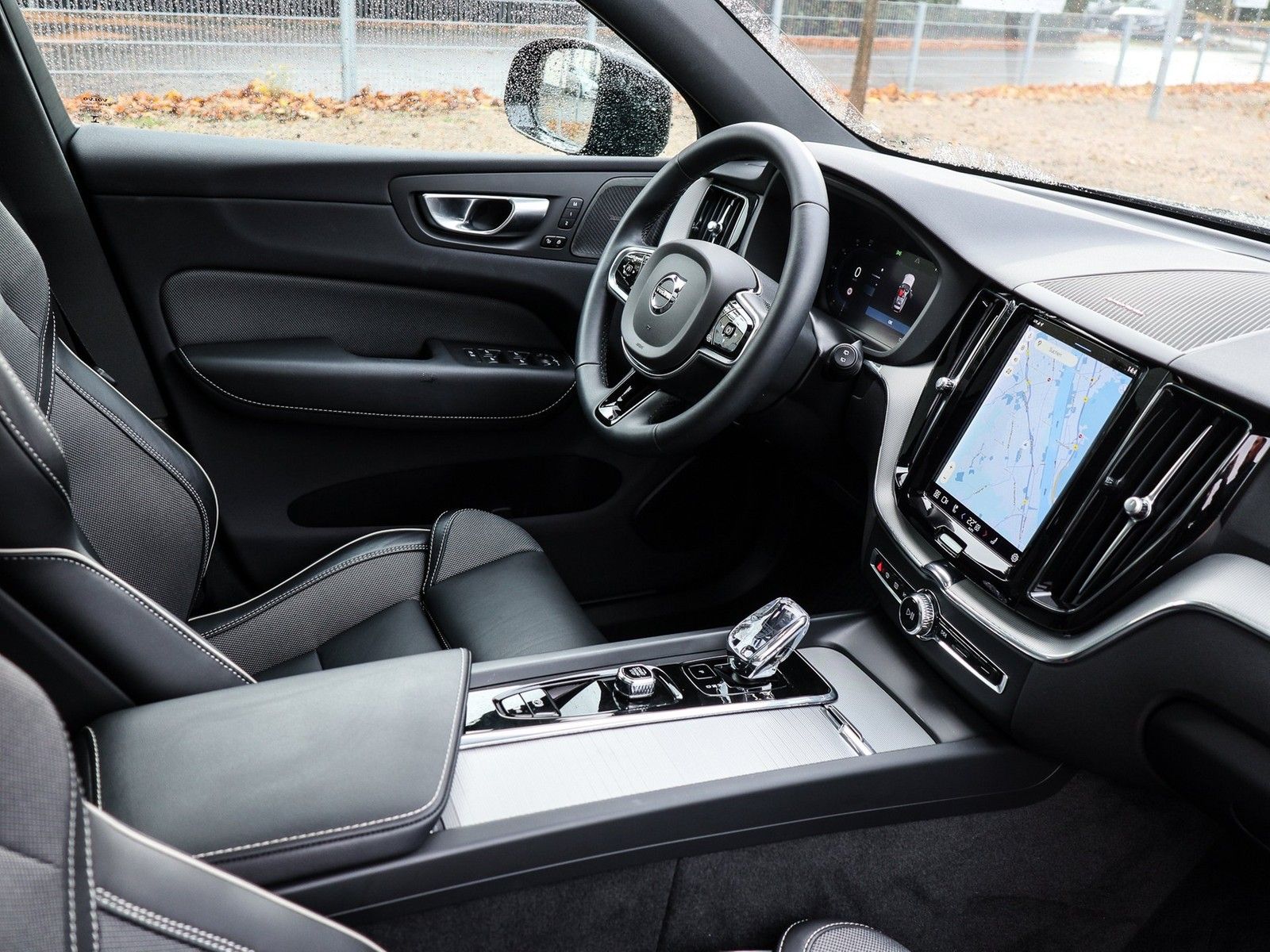 Volvo XC60 T8 AWD Plus Dark Recharge Plug-In Hybrid imagem 3