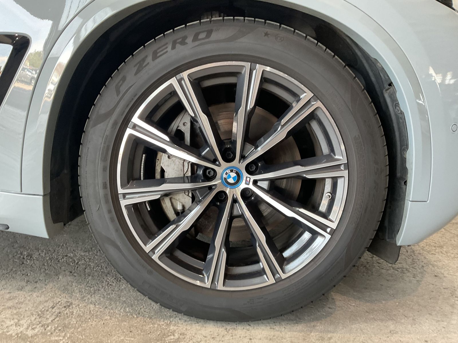 Fahrzeugeinzelansicht 16 Fahrzeugabbildung BMW X5 xDrive50e |Aktivlenkung |2-Achs-Luftfederung