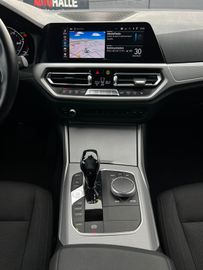 Fahrzeugabbildung BMW 330i Steptr. LiveCockpProf HuD ACC Laser HiFi DA