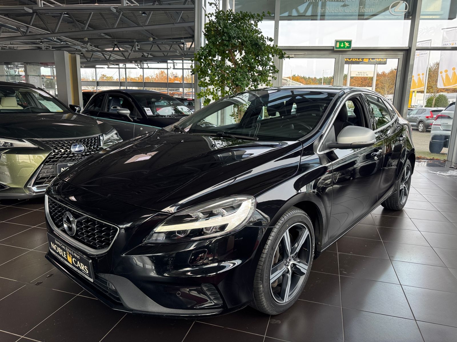 Fahrzeugabbildung Volvo V40 T3 Geartronic R Design LED ALU