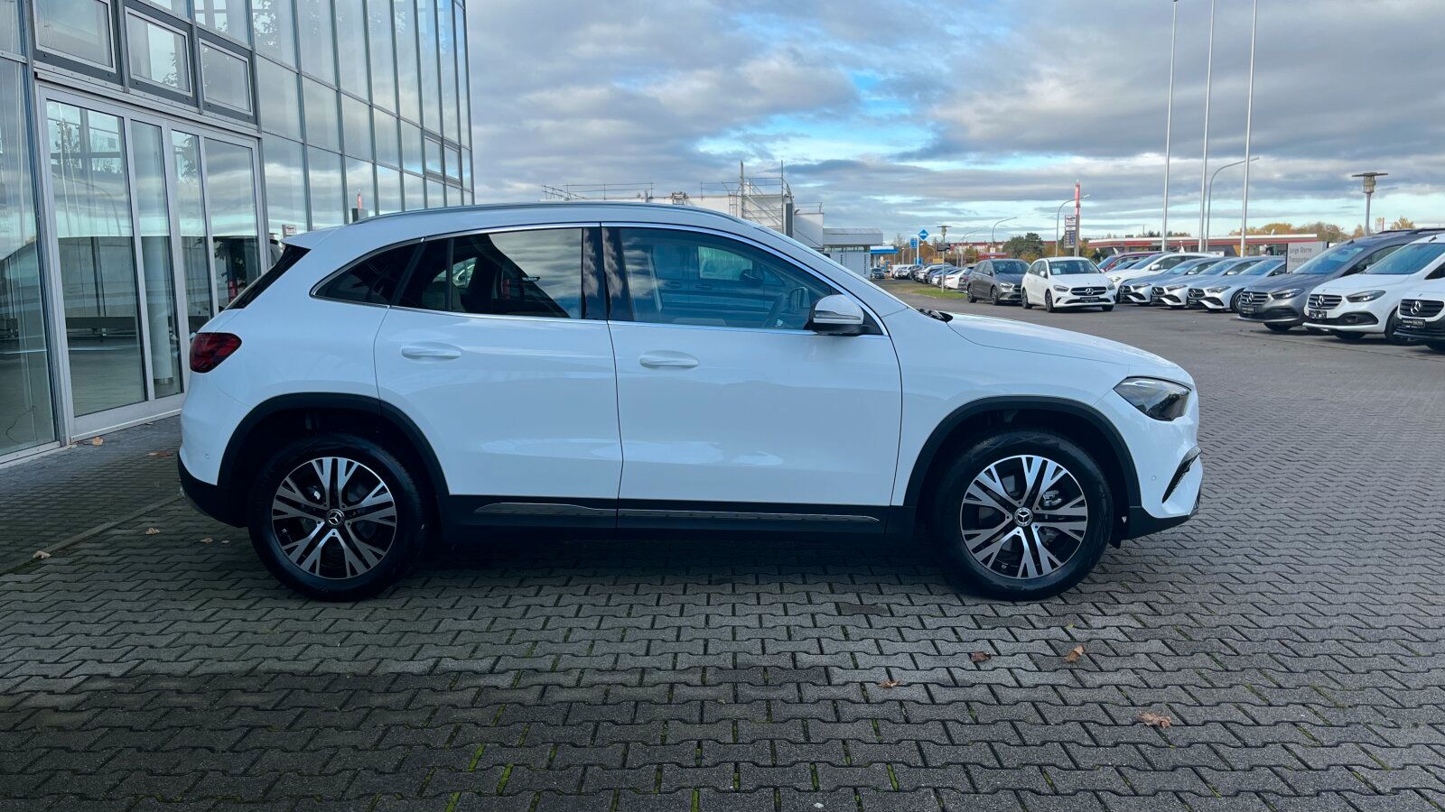 Mercedes-Benz GLA 180 +Progressive-Advanced+AHK+Distro+Kamera+ foto 4
