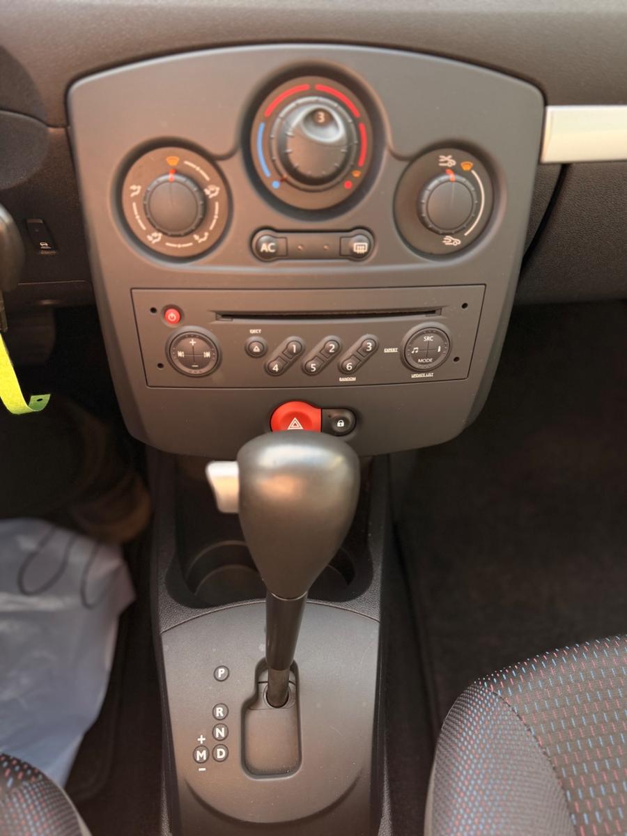 Renault Clio 2010 — photo 11