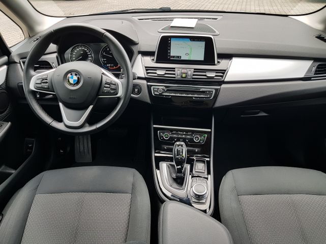 Fahrzeugabbildung BMW 218d Active Tourer Advantage+LED+Pano+Kamera+DAB