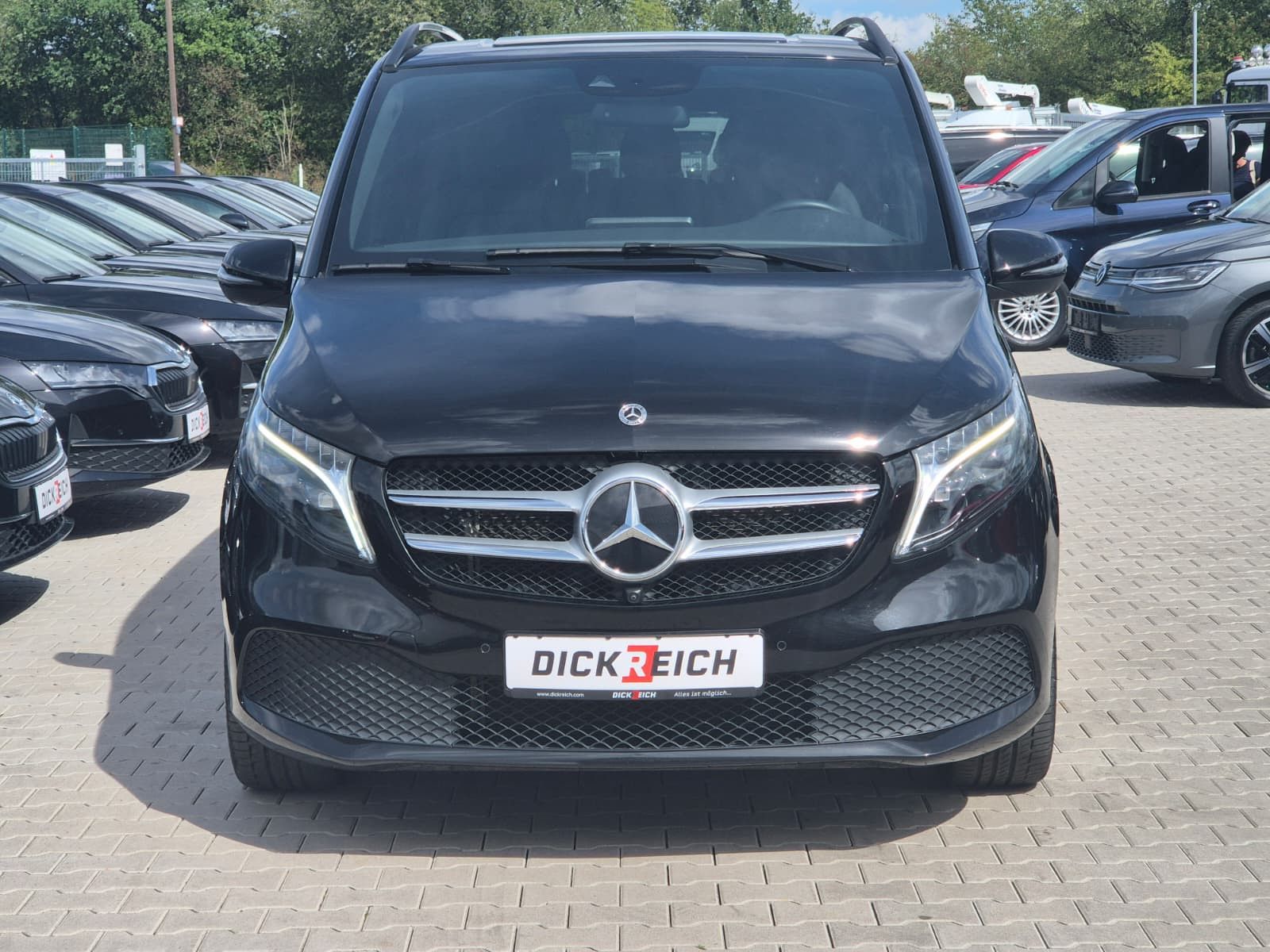 Fahrzeugabbildung Mercedes-Benz V 250 d AVANTGARDE extralang LEDER*LED*BUR*DISTR