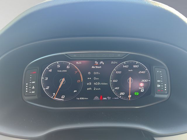 Ateca PDC SHZ KAMERA NAVI AHK ACC FACEL. LED