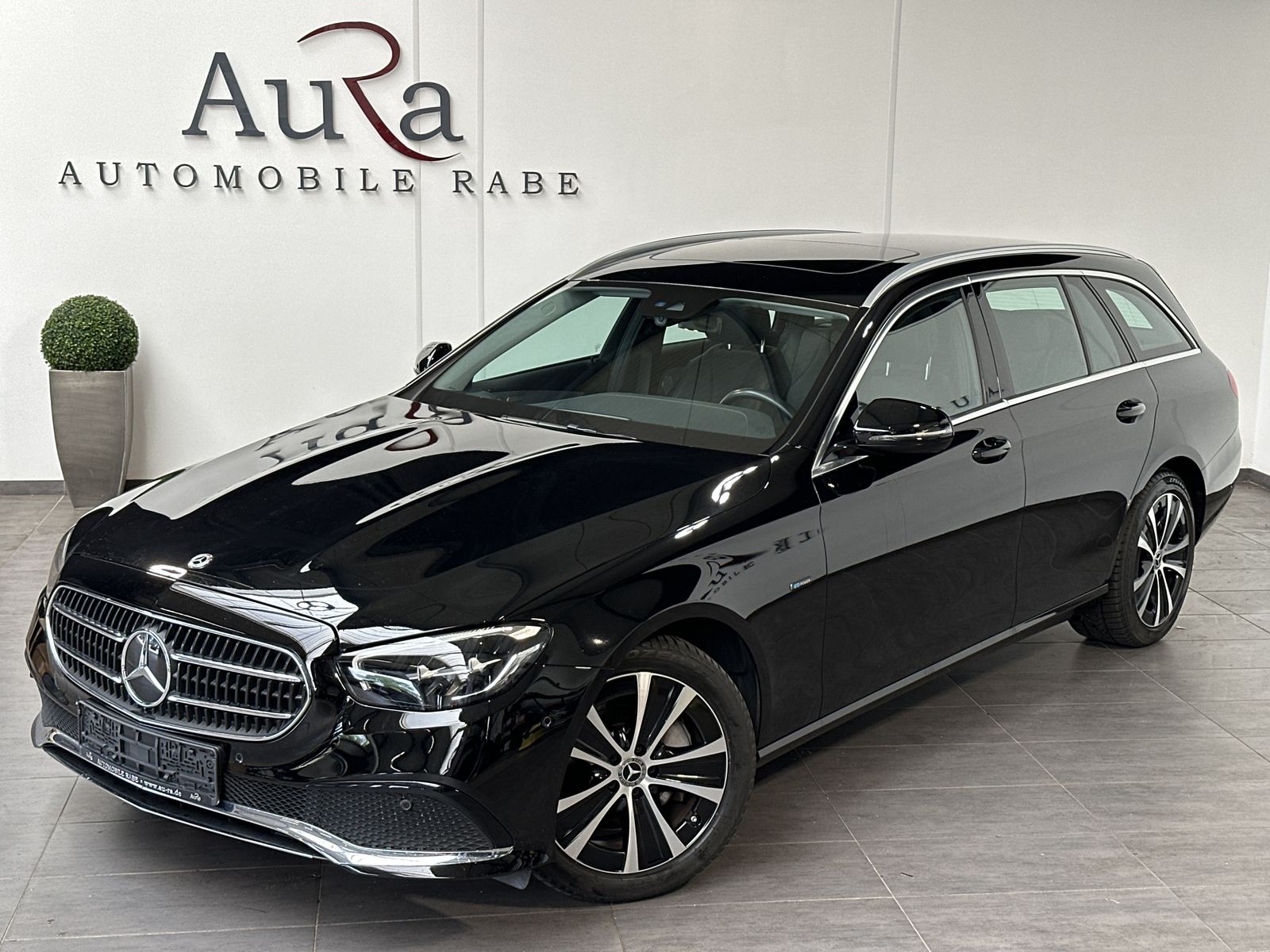 Fahrzeugabbildung Mercedes-Benz E 300e T Avantgarde NAV+LED+PANO+WIDESCREEN+KAM