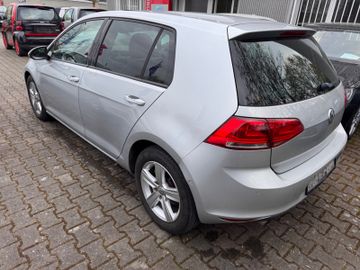 Volkswagen Golf - 2