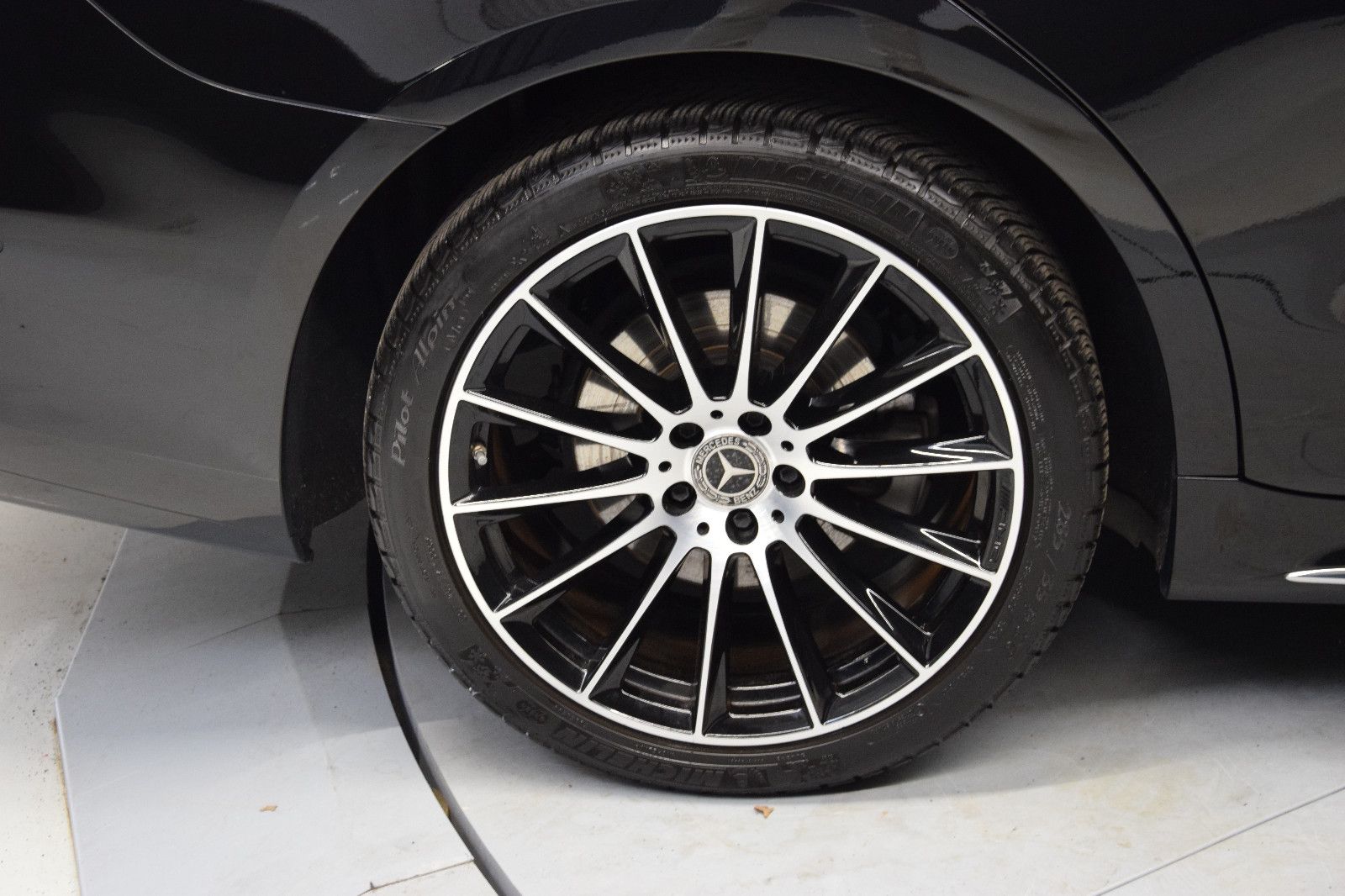 Fahrzeugabbildung Mercedes-Benz S 400 d 4Matic Lang AMG Pano TV Burmester HeadUp