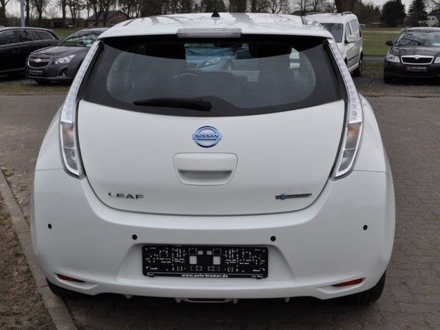 Fahrzeugabbildung Nissan LEAF 24 kWh Visia / Ganzjahresreifen