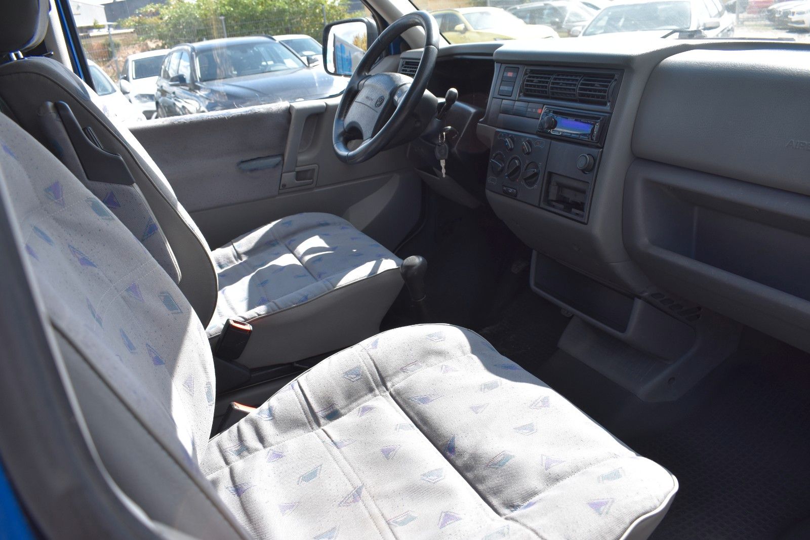 Fahrzeugabbildung Volkswagen T4 Caravelle 2.5 TDI KLIMA/SERVO/ABS/AHK