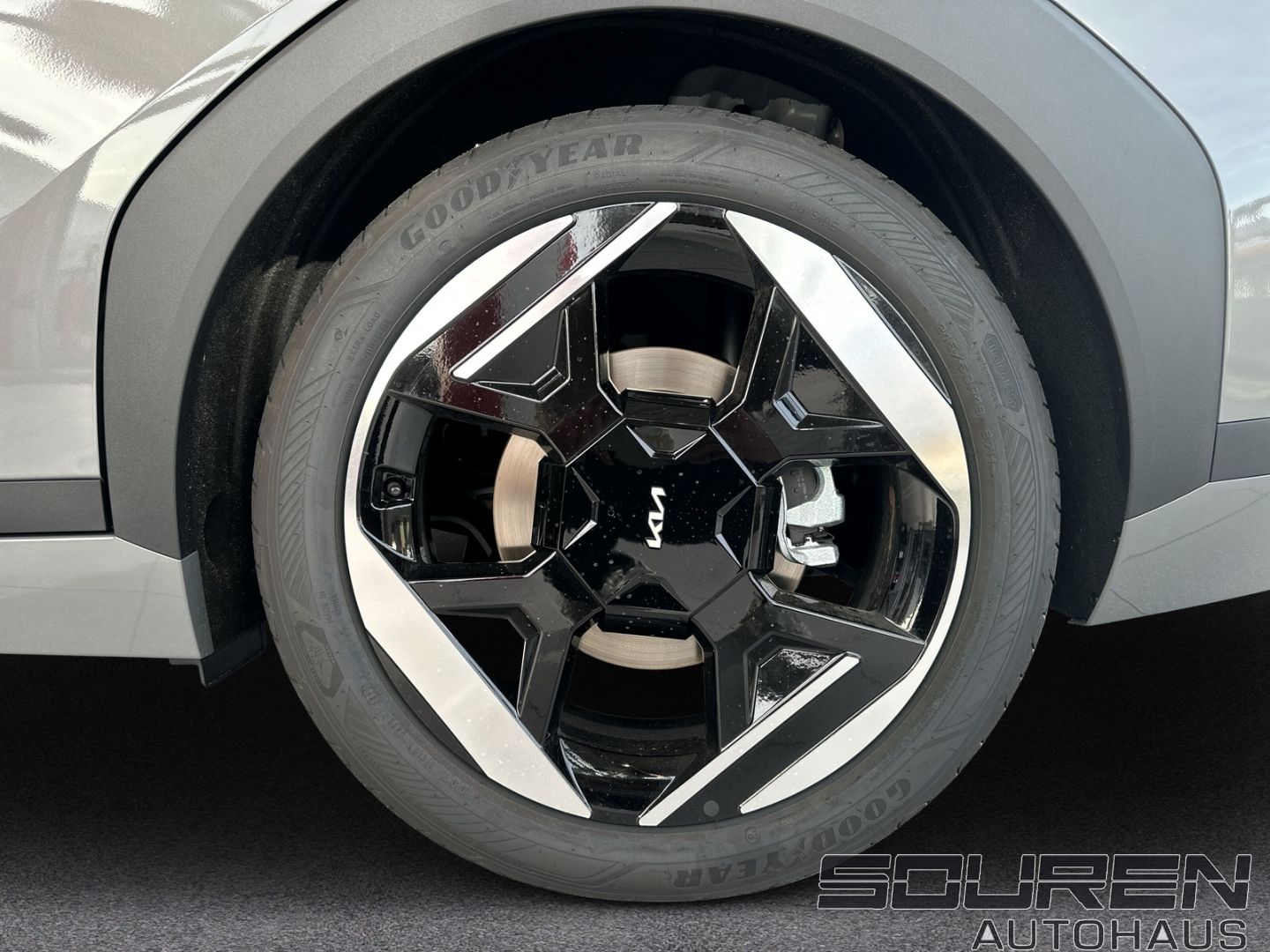 Fahrzeugabbildung Kia EV4 FASTBACK 81 EARTH **ALLE Pakete!!!**