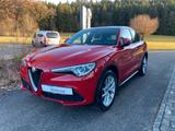 Alfa Romeo Stelvio Super Q4 - rote Alfa Romeo Stelvio