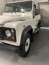 Land Rover Defender 90 Td4 Station Wagon E E - Land Rover Defender: Allradantrieb