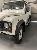 Land Rover Defender 90 Td4 Station Wagon E E - Land Rover Defender mit Diesel-Antrieb