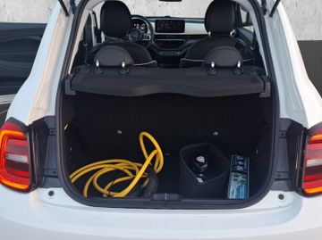 Fiat 500 e Base KeyLess+Navi+LM+SpurH+AUT+KlimaA