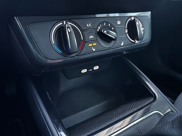 Fabia Ambition PDC;CARPLAY;LED;FSE