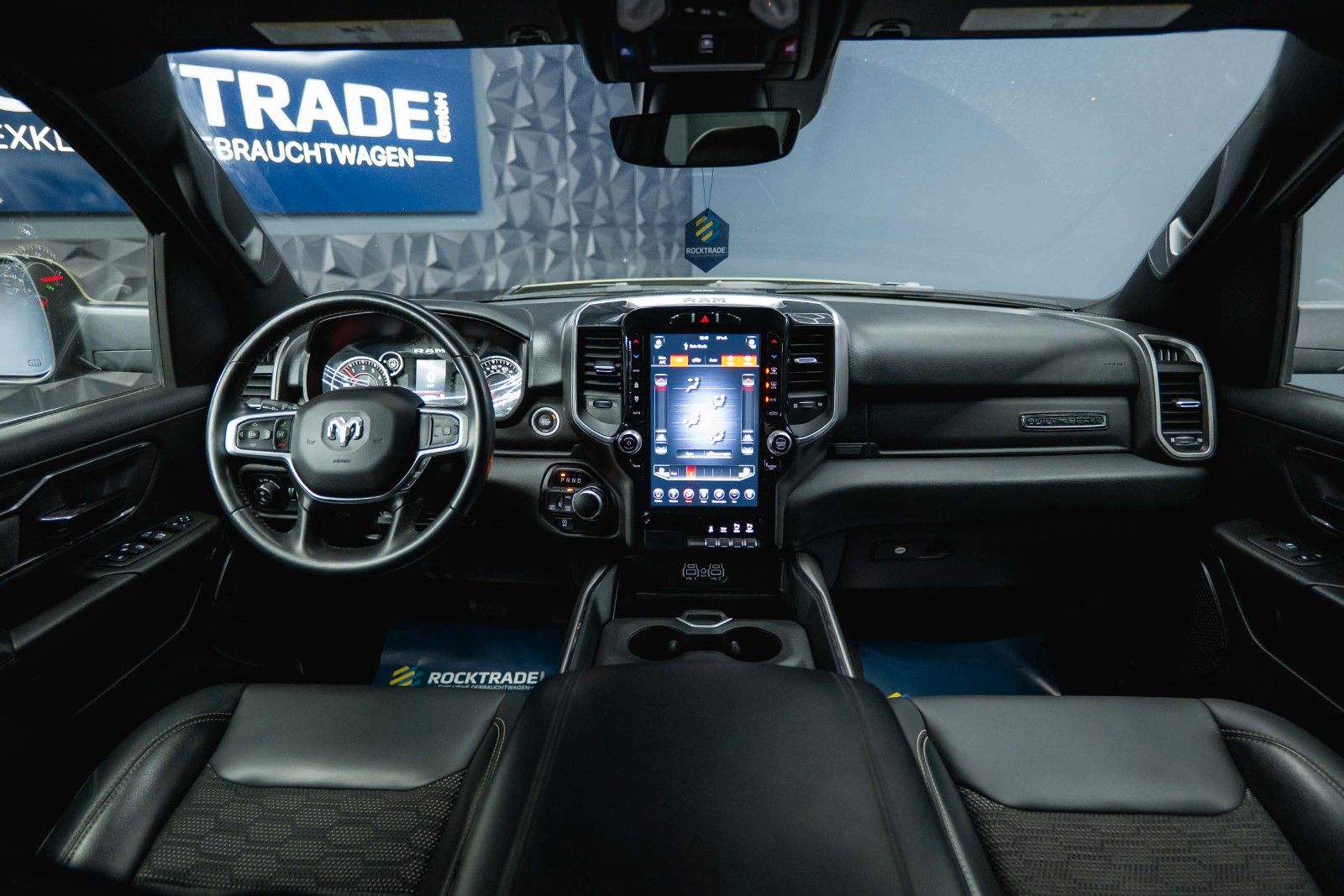 Fahrzeugabbildung Dodge RAM 5.7 V8 HEMI 4x4 LARAMIE OFFROAD TRX Styling