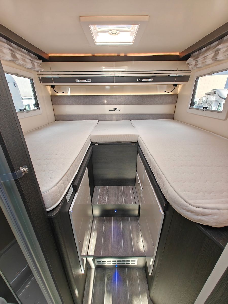 Fahrzeugabbildung Roller Team Kronos 287 TL - Face2Face, Hubbett, Einzelbetten