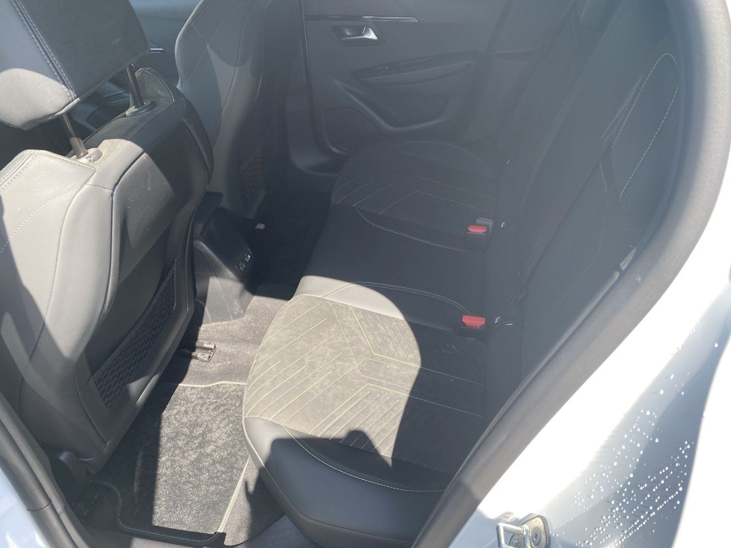 Fahrzeugabbildung Peugeot 208 GT 1.2 PureTech 100 EU6e *Navi*RFK*Sitzh.*LE