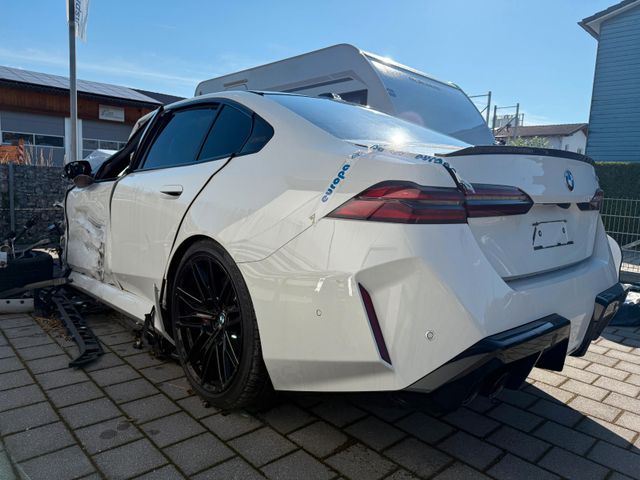 BMW M5 Limousine/ EXT. M CARBON PAK/ DRIVING PROF.