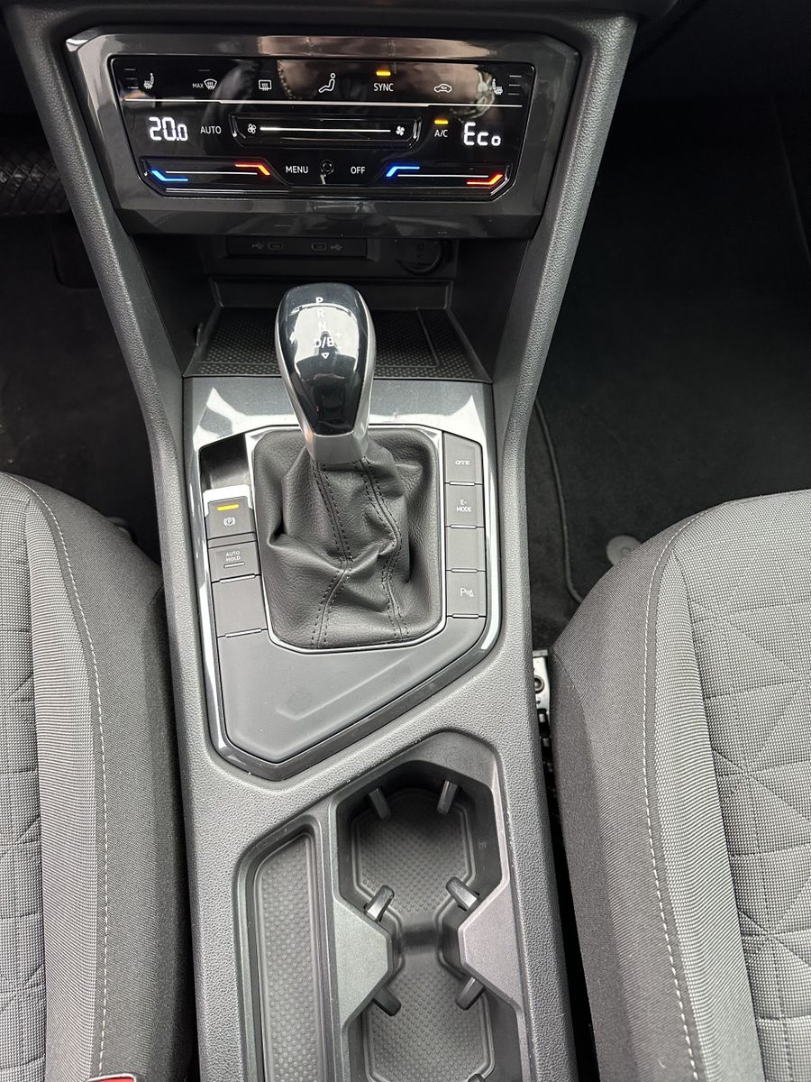 Fahrzeugabbildung Volkswagen Tiguan 1.4 TSI eHybrid Life NAV+LED+AHK+VCOCKPIT