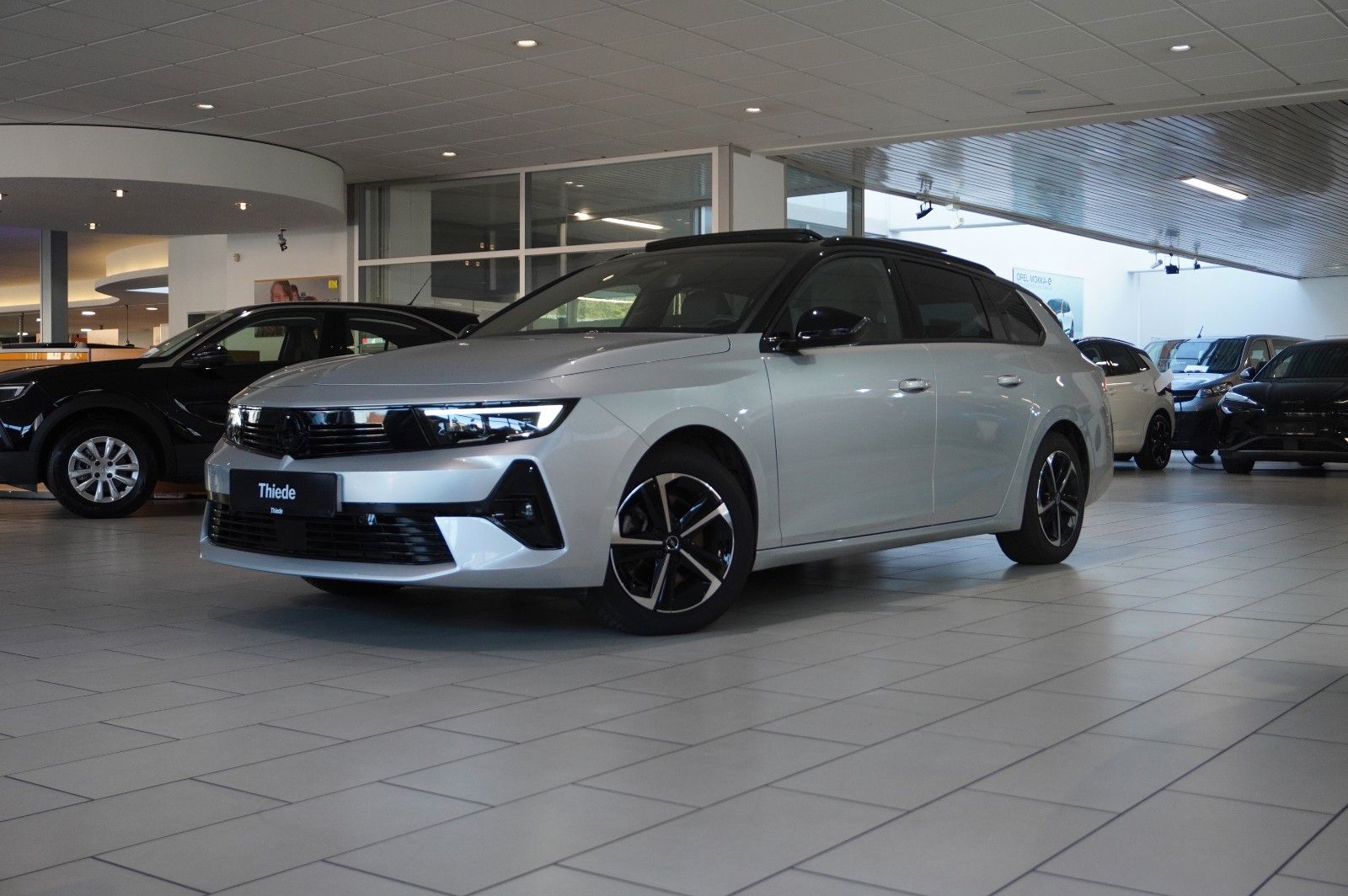 Fahrzeugabbildung Opel Astra L ST 1.2T GS SPORT NAVI/LED/360°/PANO/HUD