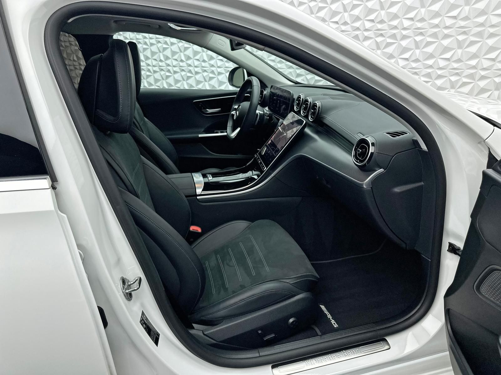 Fahrzeugabbildung Mercedes-Benz C 220d T AMG/MBUX/DIGI/PANORAMA/TOTW/RCAM/DAB