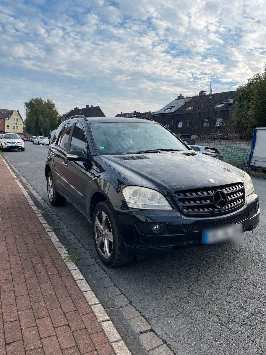 Mercedes-Benz ML280 2005 — interior