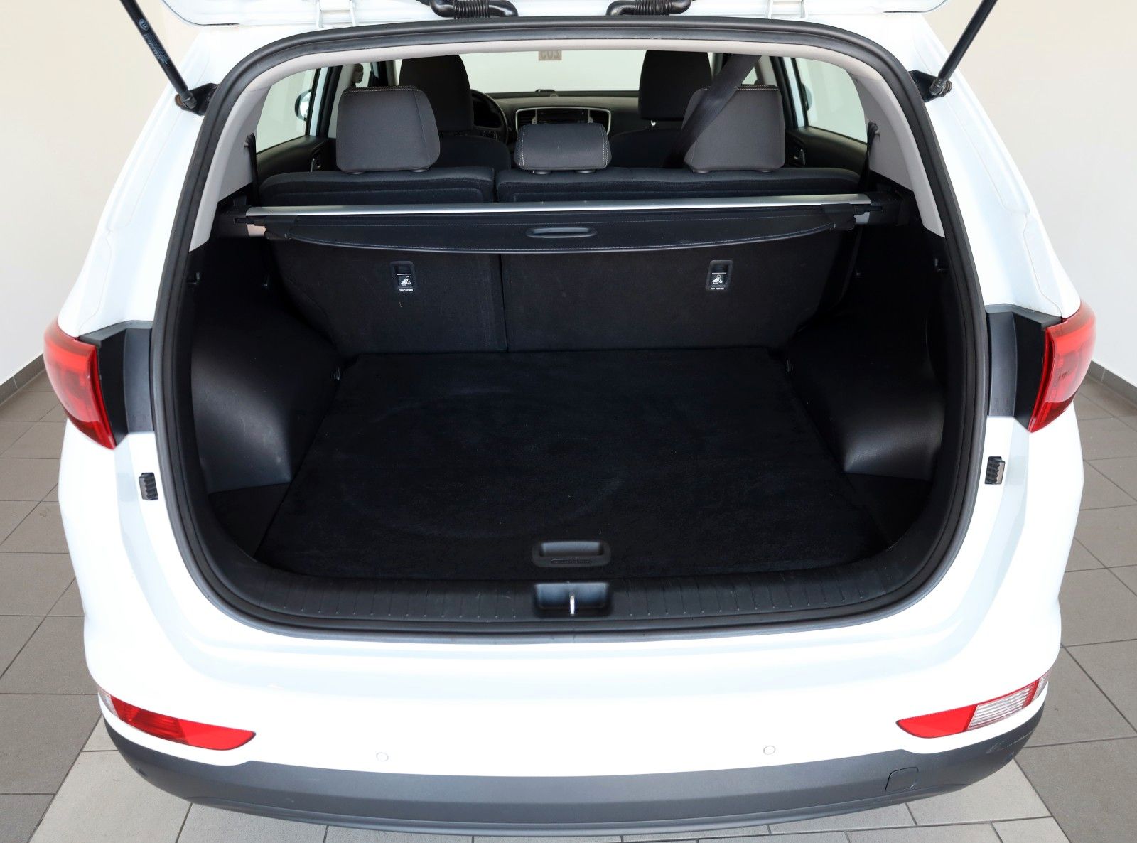 Fahrzeugabbildung Kia Sportage Edition 7 2WD SH,PDC,8 fach bereift