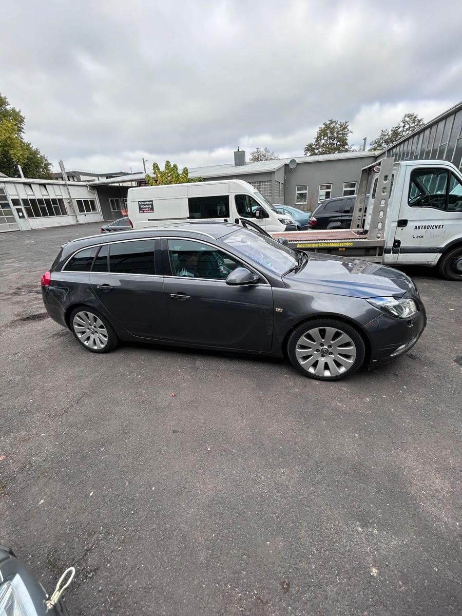 Opel Insignia 2012 — rear view