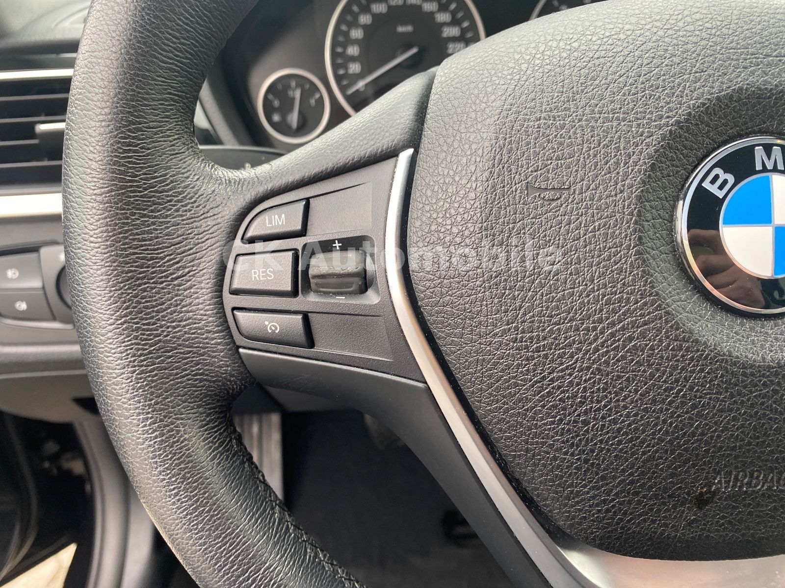 Fahrzeugabbildung BMW 320 I Touring Advantage Automatik/Navi/LED/PDC
