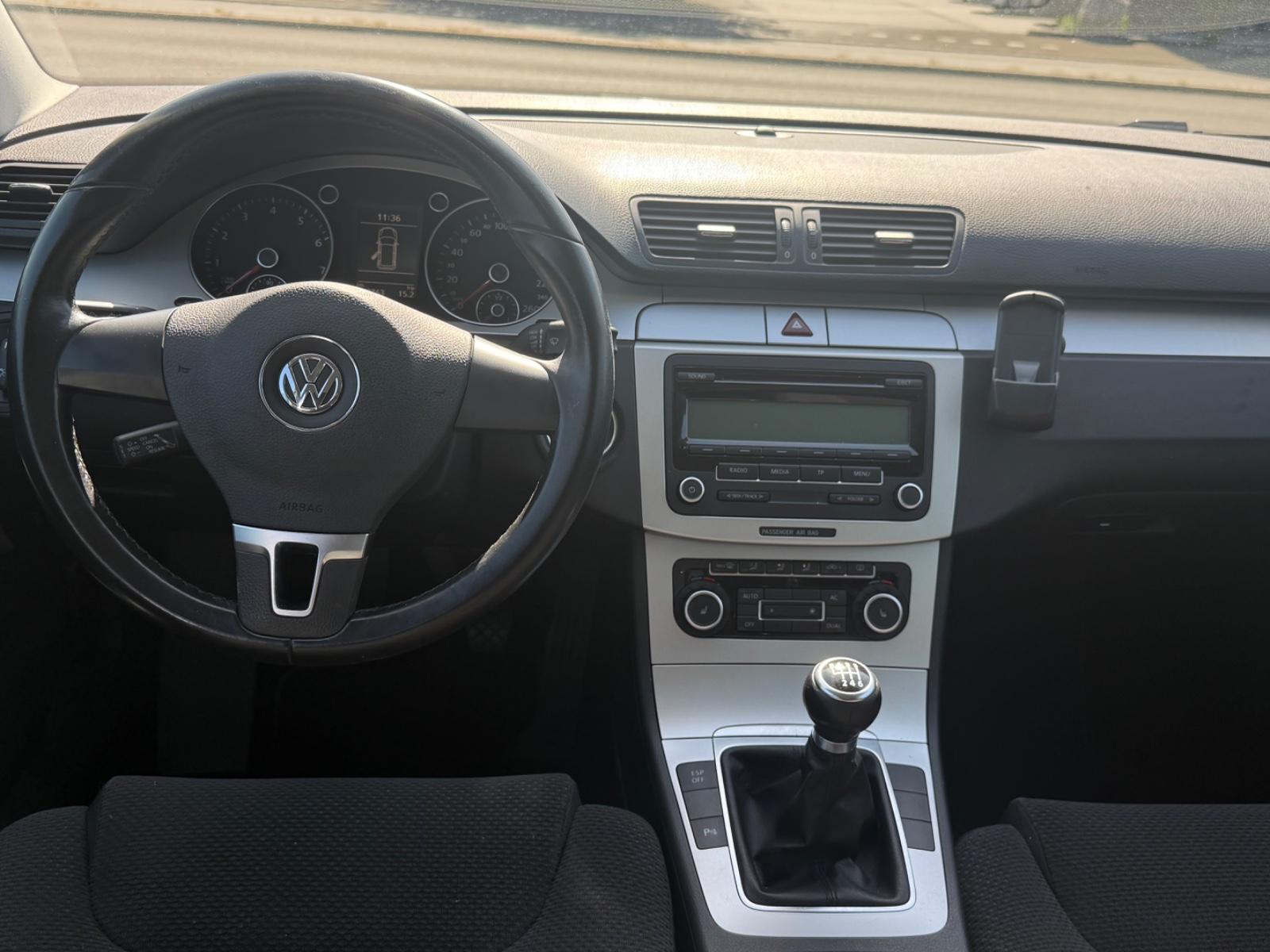 Volkswagen Passat 2010 — photo 8