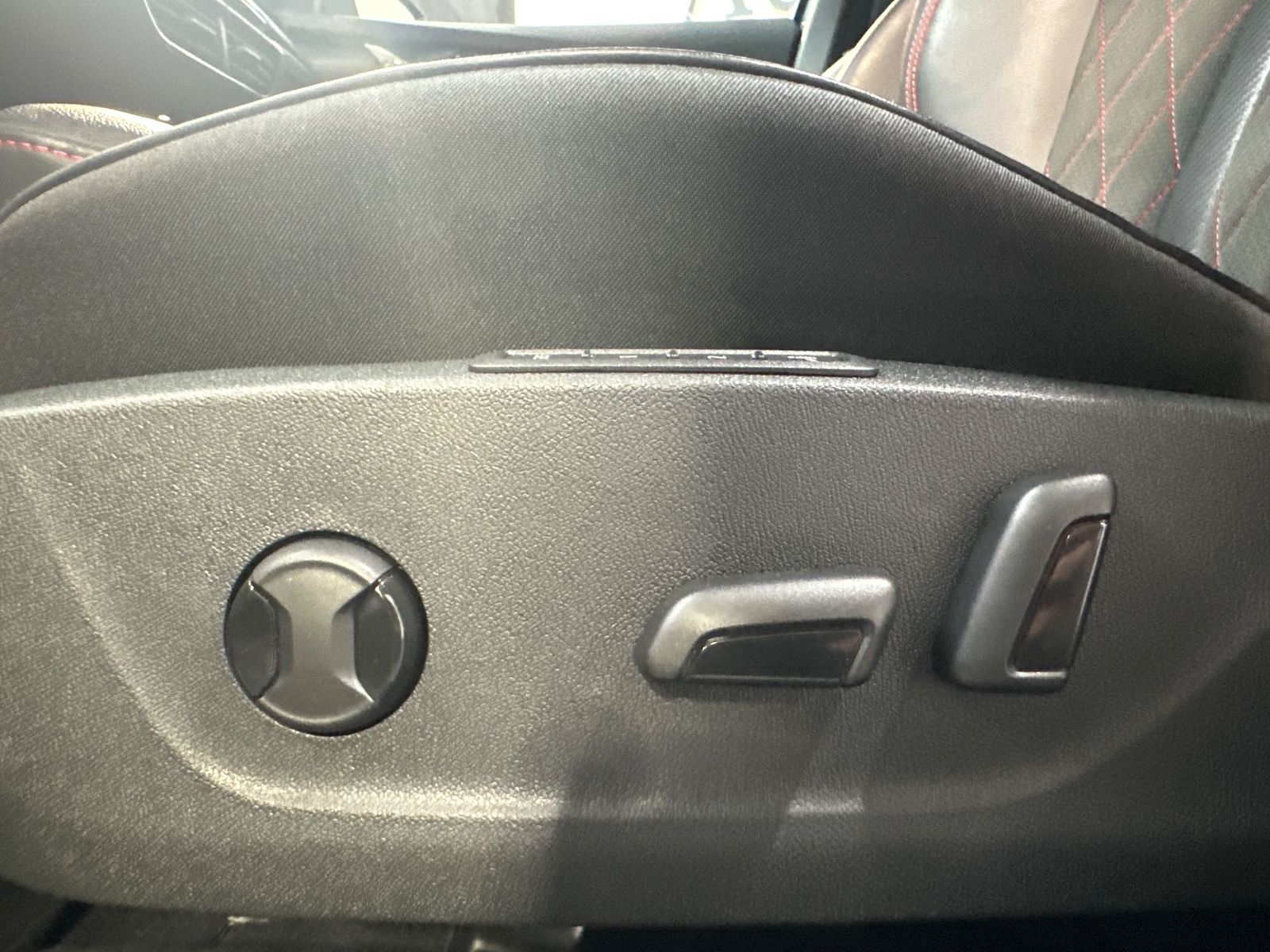 Fahrzeugabbildung SKODA Octavia Combi 2.0 TDI DSG 4x4 RS NAV+LED+PANO