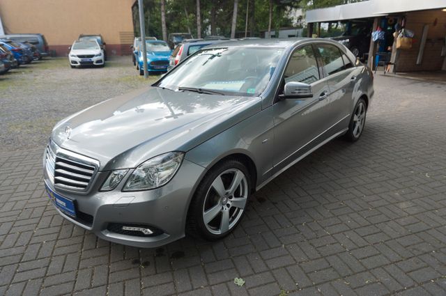 Mercedes-Benz E 300 CDI AVANTGARDE*AMG*SHZ*XENON*1HAND*NAVI*