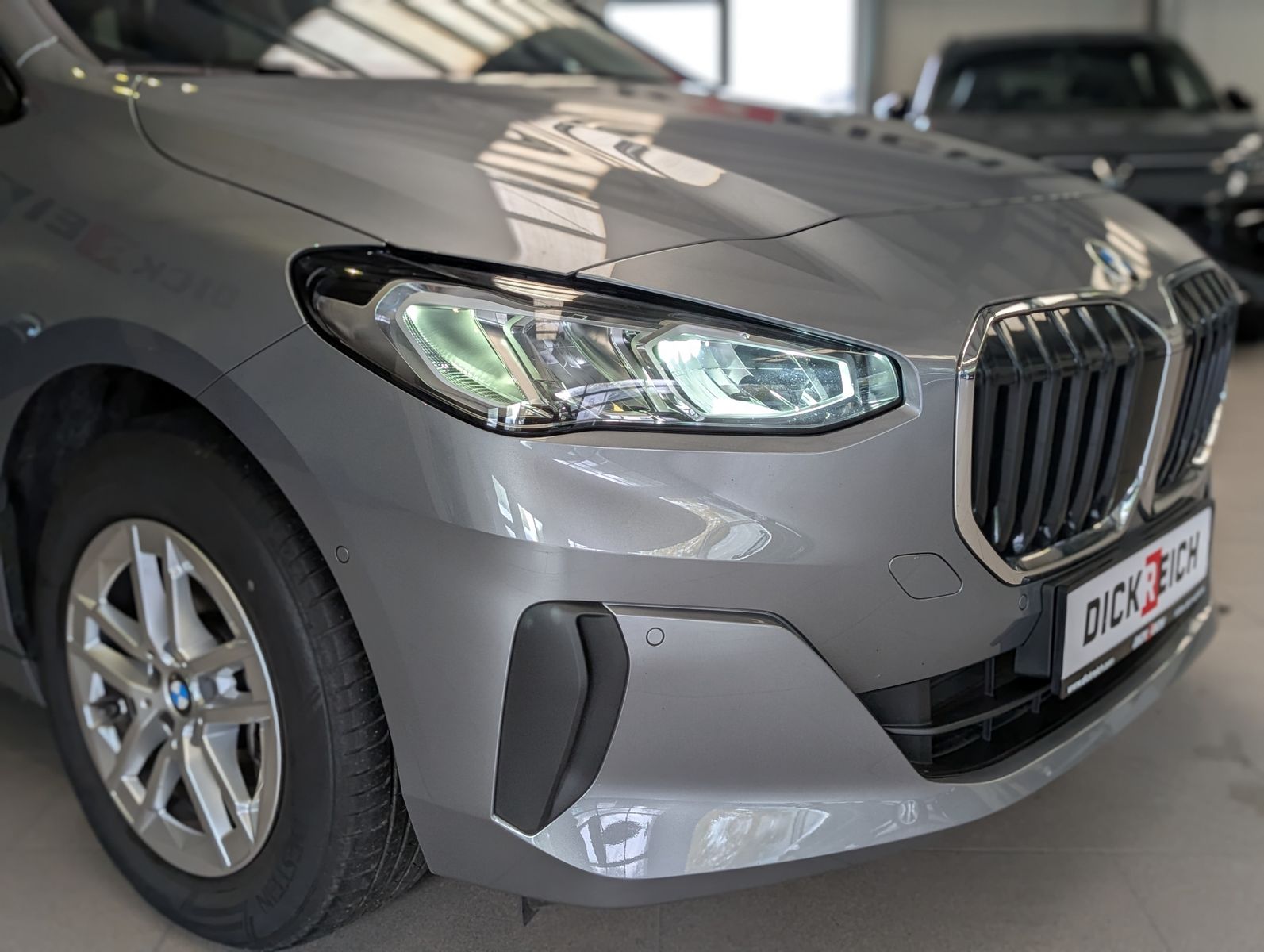 Fahrzeugabbildung BMW 218 Active Tourer d AHK Pano Cam Travel-Paket