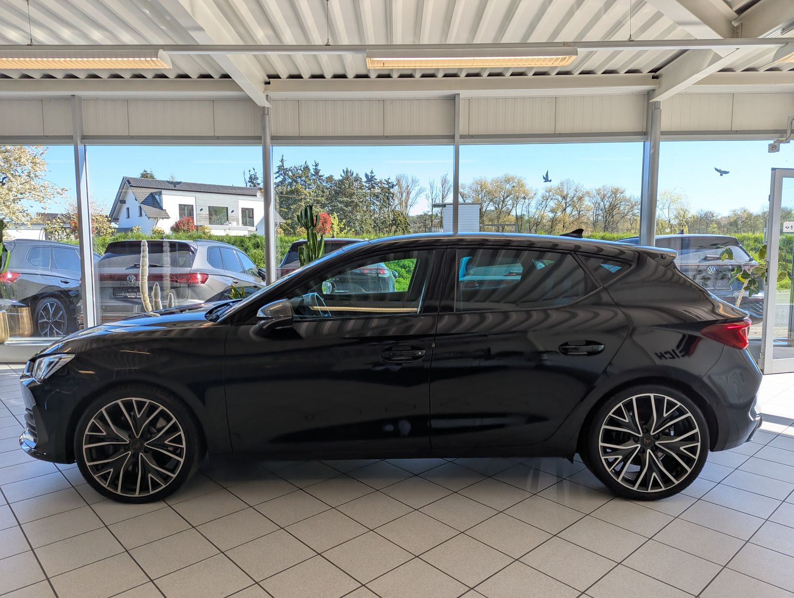 Fahrzeugabbildung CUPRA Leon VZ 2.0 TSI DSG Pano Matrix Beats Memory 19"