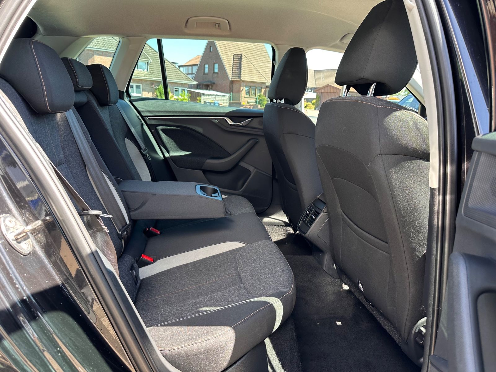 Fahrzeugabbildung SKODA Kamiq 1.5 TSI DSG Style AHK/ACC/LED/Navi/Kessy